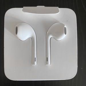 Apple iPhone 11 Pro Wired Earbuds